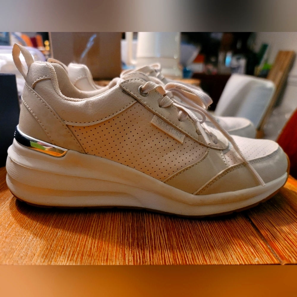 Skechers Sneakers size women's 6